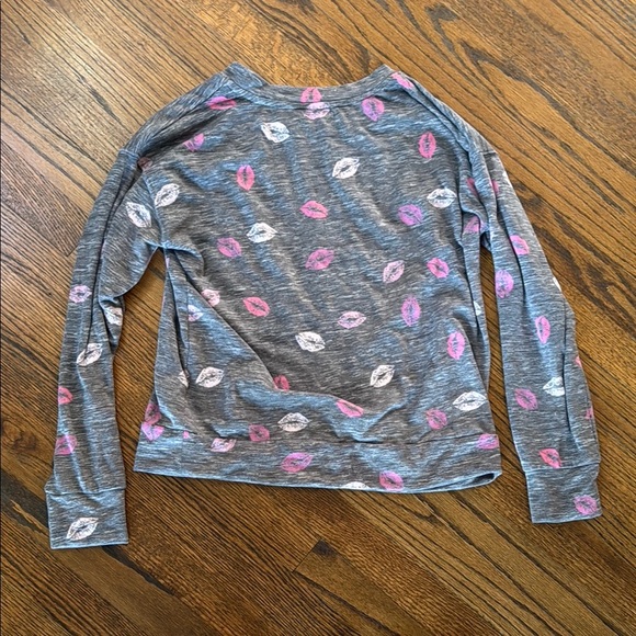 Splendid Women's Small Pajama Set with Pink Lip Design Coordinated Set - Picture 6 of 7